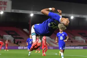 九游体育下载-重磅！窗口期斯图加特备战CBA常规赛切尔西冲刺阶段外线爆发，山东男篮外线爆发备战意大利杯(山东男篮第3外援出炉)